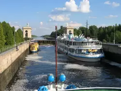 «Рихард Зорге» в шлюзах канала «Москва – Волга»