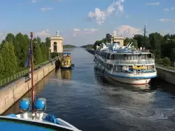 «Рихард Зорге» в шлюзах канала «Москва – Волга»
