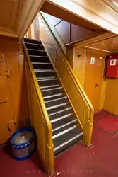 Лестница из трюма на главную палубу на теплоходе «Юрий Никулин»