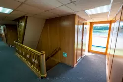 Лестницы в кормовом пролёте Прогулочной палубы