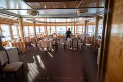Салон питания (не ресторан) на носу Шлюпочной палубы на теплоходе «Юрий Никулин»