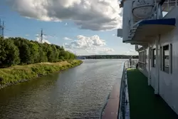 Движение по каналу имени Москвы