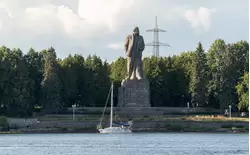 Памятник В.И. Ленину на Волге