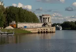 Заградительные ворота № 104 на канале имени Москвы