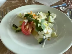 Салат из капусты с брынзой, свежими томатами и огурцами в ресторане теплохода «Василий Суриков»