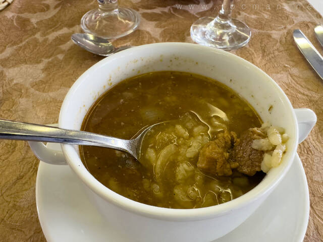 Суп харчо с бараниной (мяса не пожалели) в ресторане теплохода «Василий Суриков»