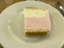 Торт мороженое в ресторане теплохода «Василий Суриков»