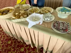 Завтрак шведский стол — булочки, ресторан теплохода «Василий Суриков»