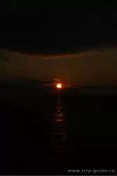 Красный закат на озере Ладога