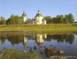 Воскресенская церковь на берегу реки Важинки