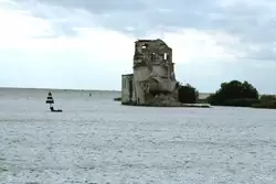 Затопленная церковь Крохинского погоста у истока Шексны из Белого озера