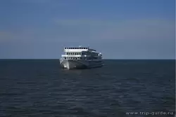 Теплоход «Николай Бауман» на Белом озере