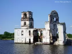 Затопленная церковь Крохинского погоста у истока Шексны из Белого озера