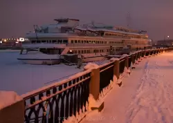 Теплоход «Петергоф» - зимняя стоянка в Санкт-Петербурге
