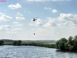 Вертолет над Москвой-рекой