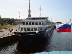 Теплоход «Россия» в Москве