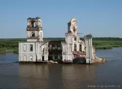 Затопленная церковь у истока Шексны из Белого озера
