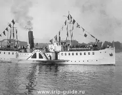 На пароходе «А. Жданов» лучшие стахановцы СССР отправляются на экскурсию по Беломорканалу, 1936г.