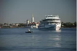 Теплоход «Волга Дрим» у Рыбинска
