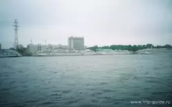 Теплоходы у Речного порта Санкт-Петербурга