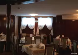 Теплоход «Октябрьская Революция», ресторан на главной палубе