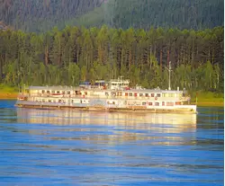 Колесный пароход «Красноярск» на реке Лена