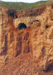 Пещеры в склоне долины реки Лена