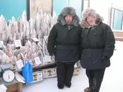 Очаровательные девушки на Крестьянском рынке Якутска