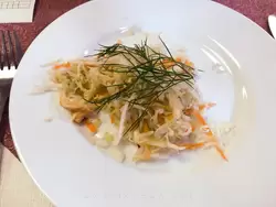 Салат из капусты и морковки, теплоход «Юрий Никулин»