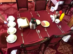 Сервировка стола на завтрак, теплоход «Юрий Никулин»