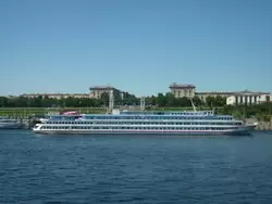 Теплоход «Нижний Новгород» в порту Волгограда