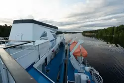 Кормовая часть Шлюпочной палубы и труба теплохода «Волга Стар»