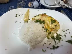 Треска, запечённая с жульеном из овощей и рисом, ужин на теплоходе «Волга Стар»