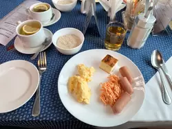 Завтрак «шведский стол» теплохода «Волга Стар» (я набирал очень скромно)